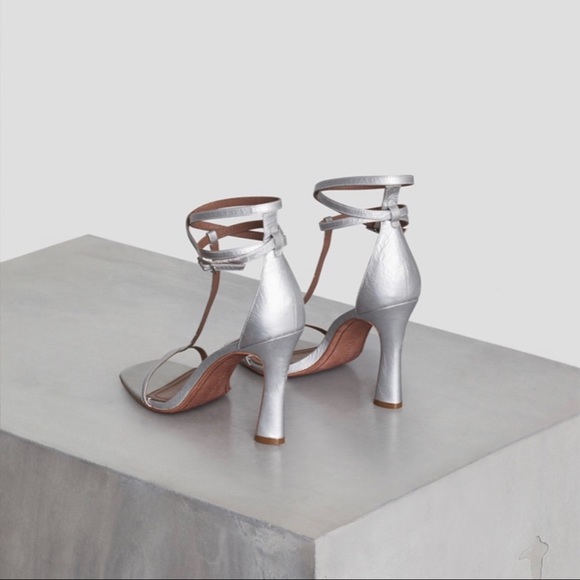 BCBGMAXAZRIA T-Strap Dull Silver Leather Heels Sandals Size 6 NEW - Picture 2 of 8